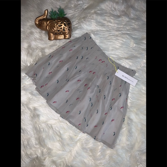 BCBG generation parrot print pleat chiffon skirt. - Picture 4 of 8